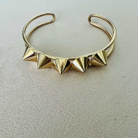 Fashion cuff bracelet. - Picture 2 of 3